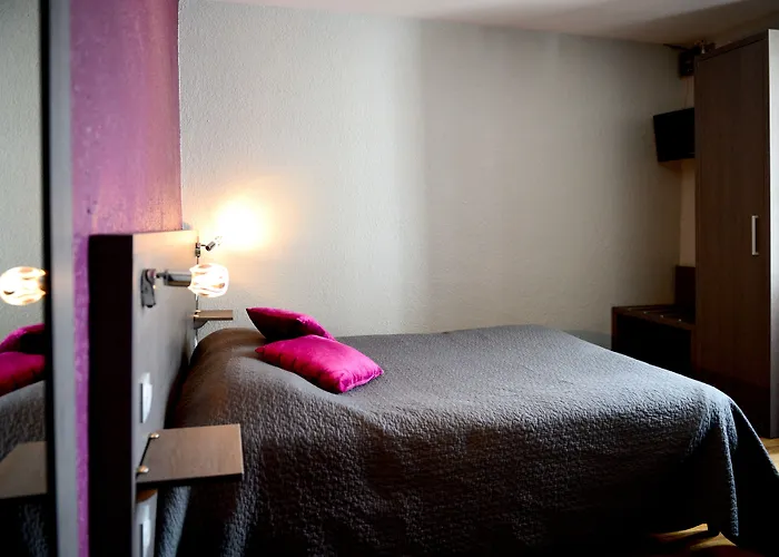 Le Mele-sur-Sarthe Hotels