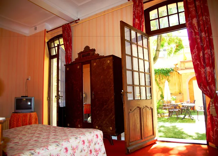 Hotel Du Fiacre Carpentras