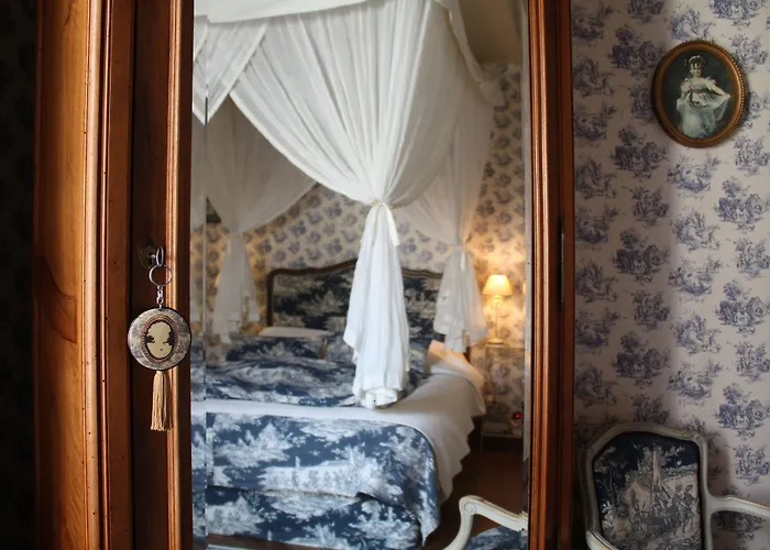 Logis Les Remparts Bed & Breakfast Bayeux