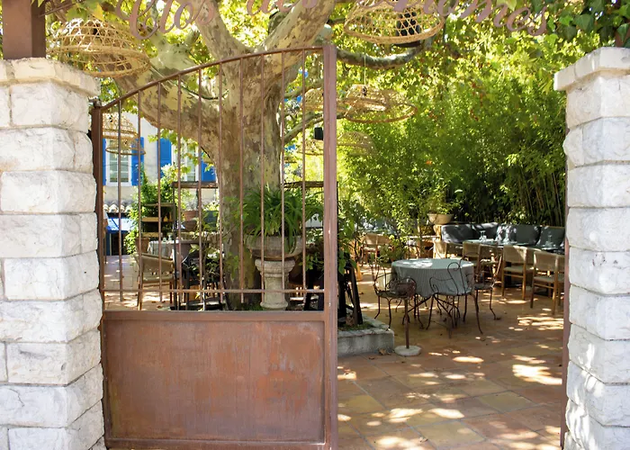Cassis Family City Center Hotels