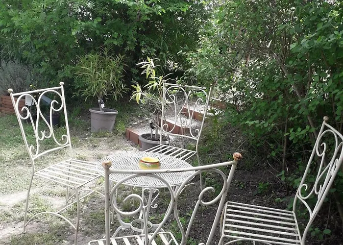Bed and Breakfast Peniche Caroline à Capestang