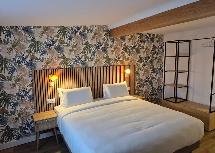 Fontenay-Tresigny Hotels