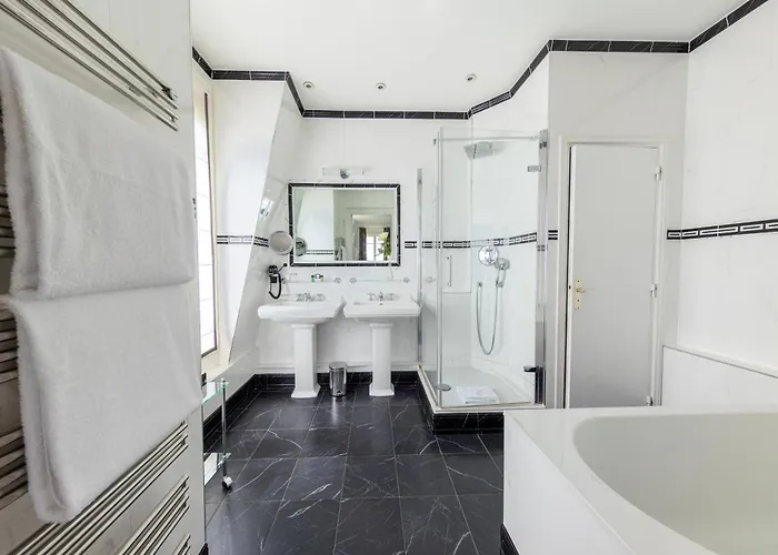 Hotel Pavillon Henri IV Saint-Germain-en-Laye