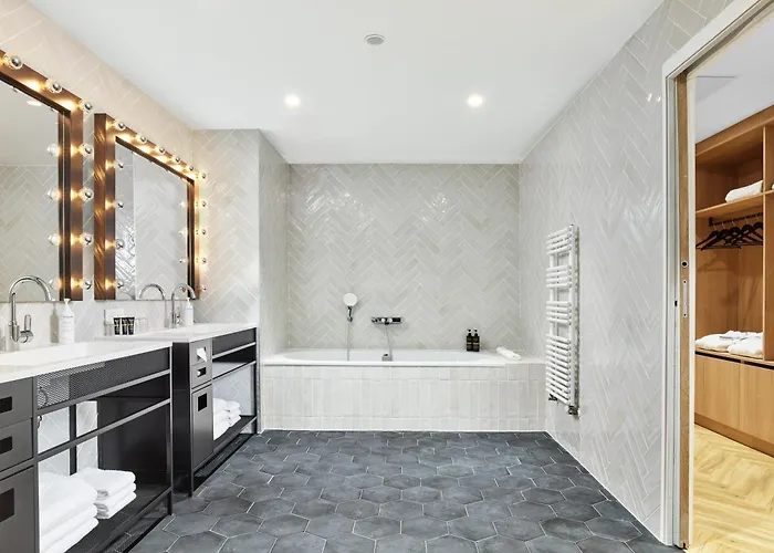 Hotel H4 Wyndham Paris Pleyel Saint-Denis 