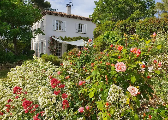 Lou Pantai, Bed And Breakfast, Delux Bedroom With Ac Aix-en-Provence