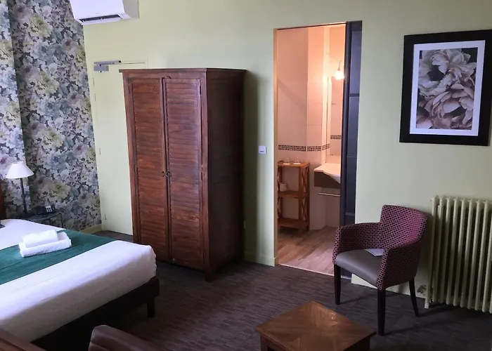 La Fleche Hotels