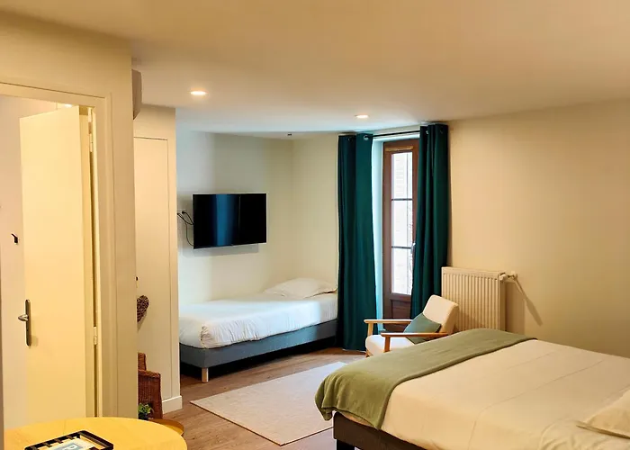 Autoire Hotels