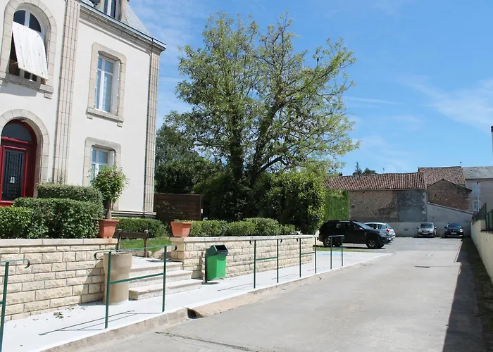 Chauvigny Hotels