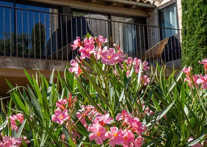 Mirmande Hotels