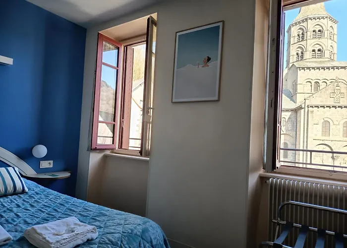 Orcival Hotels