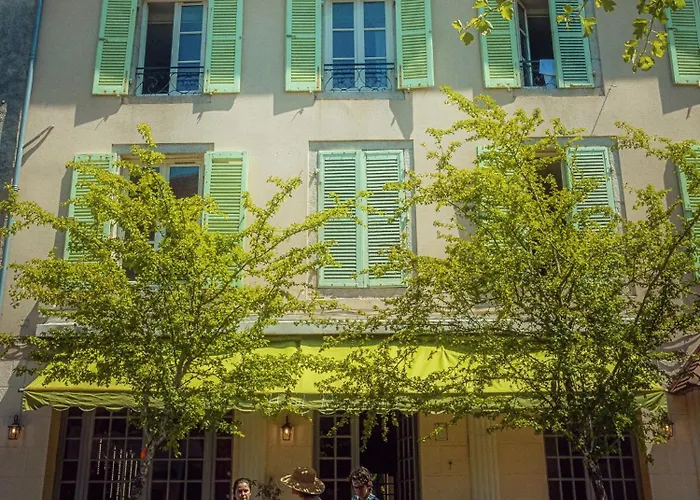 Bellac Hotels