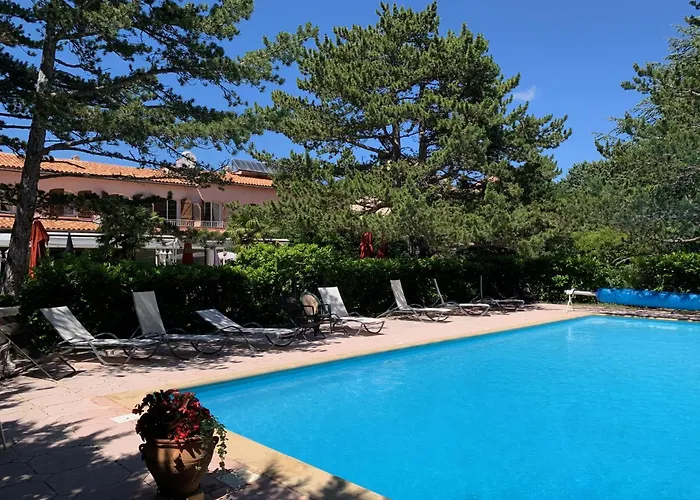 Hôtels à Plan d'Aups