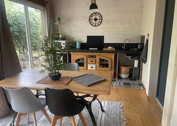 La Chambre Haute, spa et jardin extérieur à Nîmes