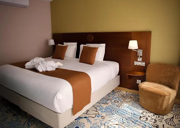 Saint-Porchaire Hotels