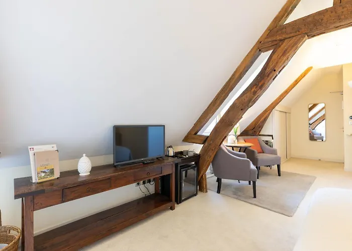 Aloxe-Corton Hotels