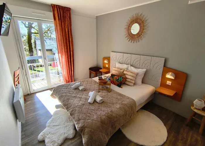 Hotels in Turenne
