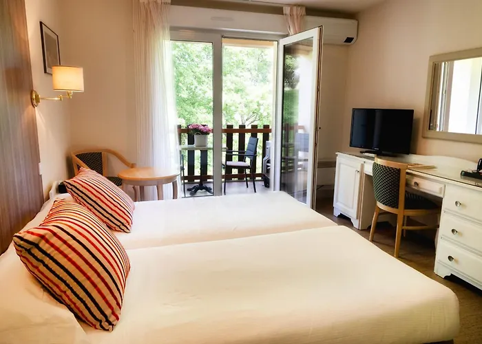 Saint-Cere Hotels