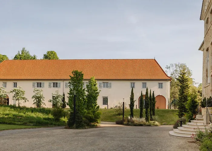 Dolomieu Hotels