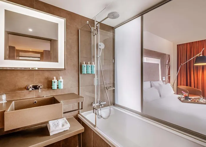 Lyon 4 Star Hotels With Jacuzzi in Room