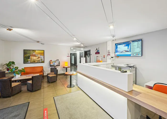 La Brede Hotels