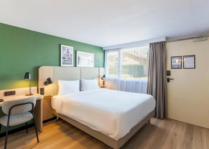 Saint-Laurent-de-Mure Hotels