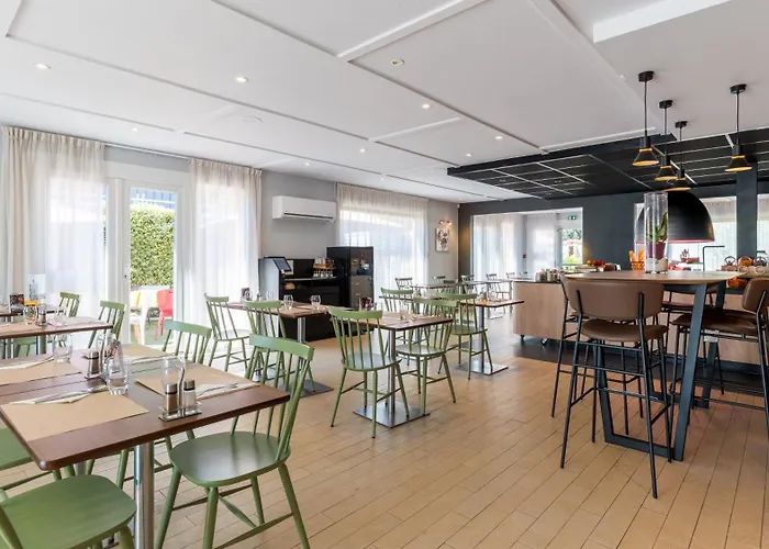 Saint-Laurent-de-Mure Hotels