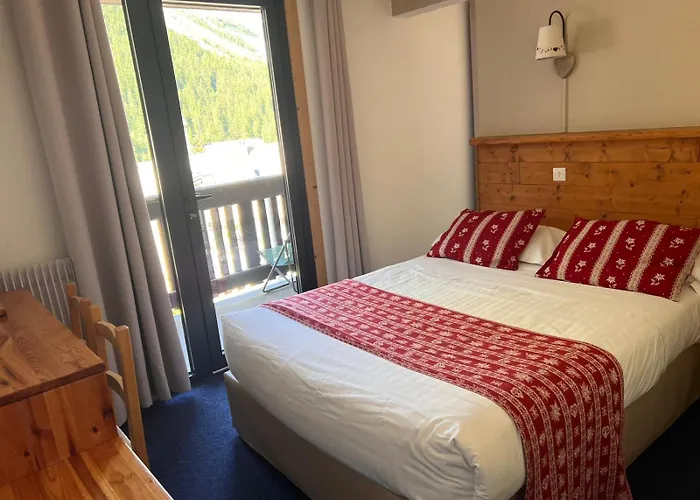 Villar-d'Arene Hotels