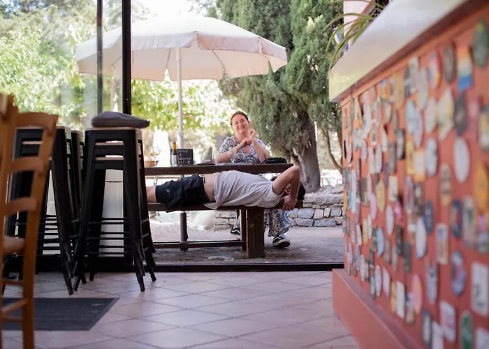 Cucugnan Hotels