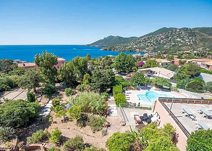 Le Trayas Hotels
