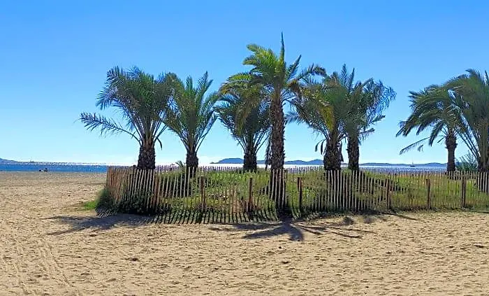 chambres côté plage, aperçu mer, côté plage et aéroport, climatisées et parking gratuit Hyères