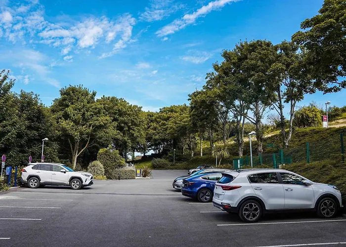 Port-en-Bessin-Huppain Hotels