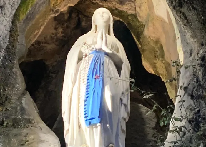 La Sainte Famille Hotel Lourdes