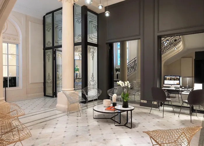 La Clef Champs-Elysees Paris By The Crest Collection