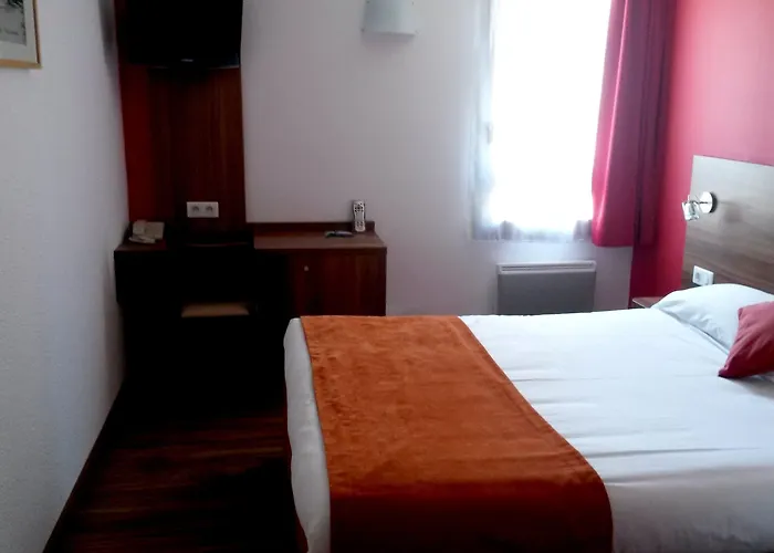 Montmelian Hotels