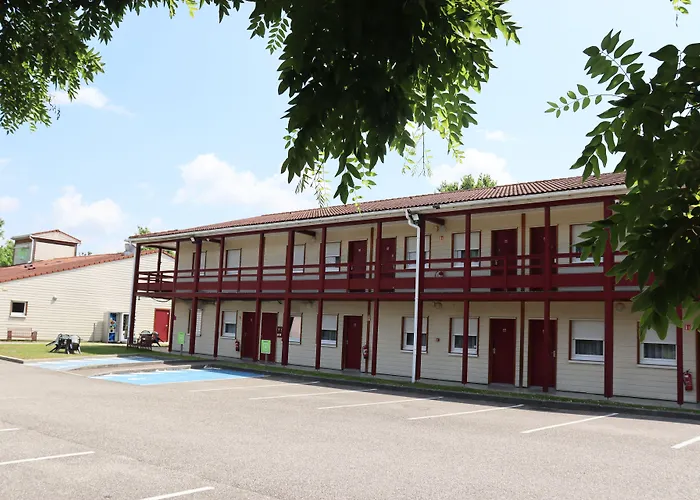 Villefontaine Hotels