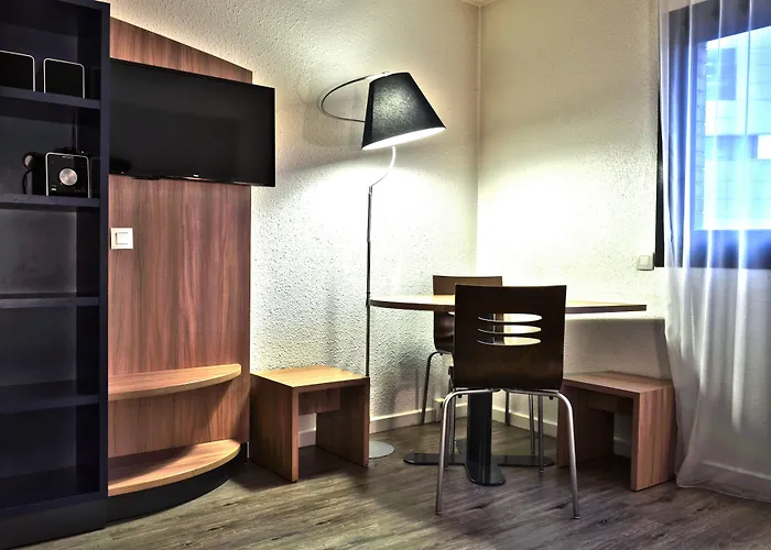 Art Hotel Paris Est Pantin