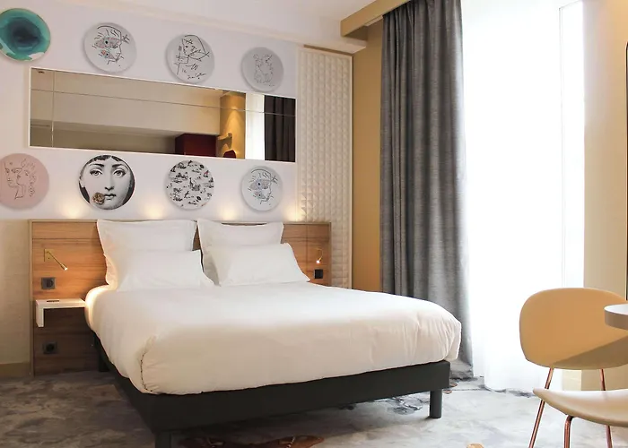 Saint-Sulpice-les-Feuilles Hotels
