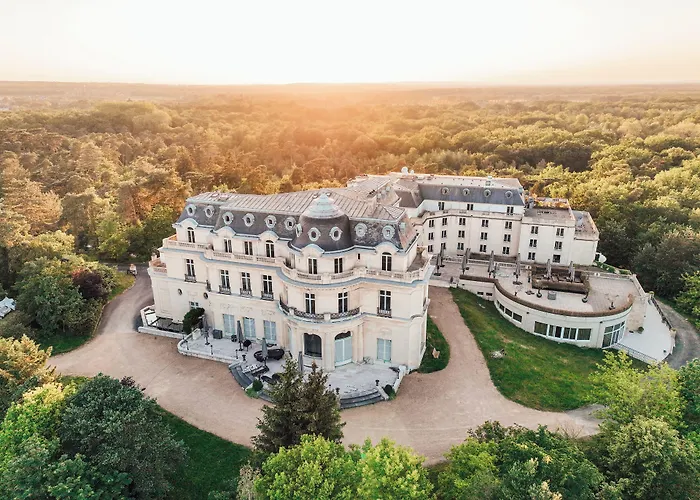 La Chapelle-en-Serval Hotels