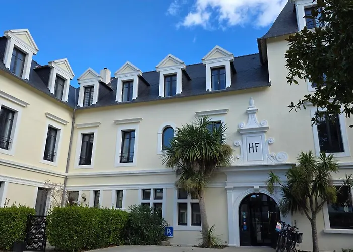 Plougonven Hotels