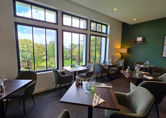 Lesneven Hotels