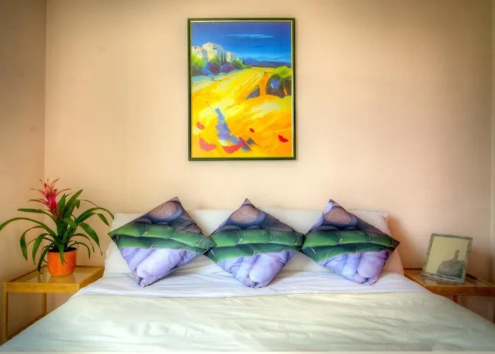 Villa Saint Exupery Gardens Hostel Niza