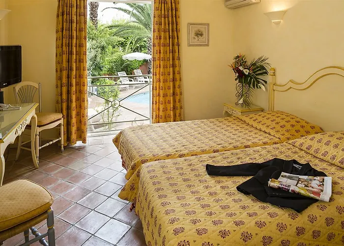 Hotel And Restaurant L Arena Fréjus