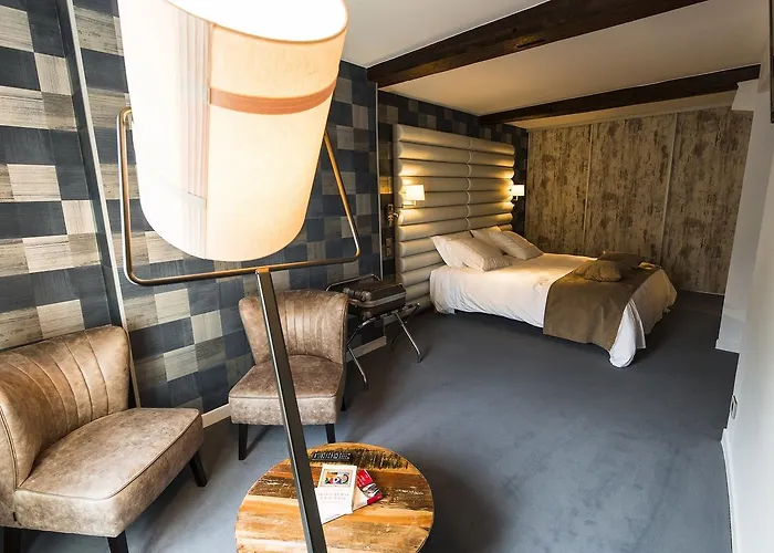 Logis Du Parvis ***Face Cathedrale/In Front Of The Cathedral*** Bed and Breakfast Laon