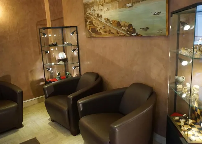 Hotel Pierre Nicole Paris