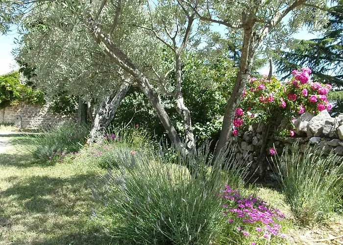 Gîte L'ESCOUSSOU au calme, 6p, 4ch, 130m2, charme et nature, piscine chauffée, sud Ardèche Joyeuse