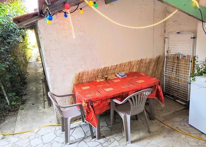 Mini Studio De 13 M2 Avec Terrasse 15 Mn Centre Nîmes