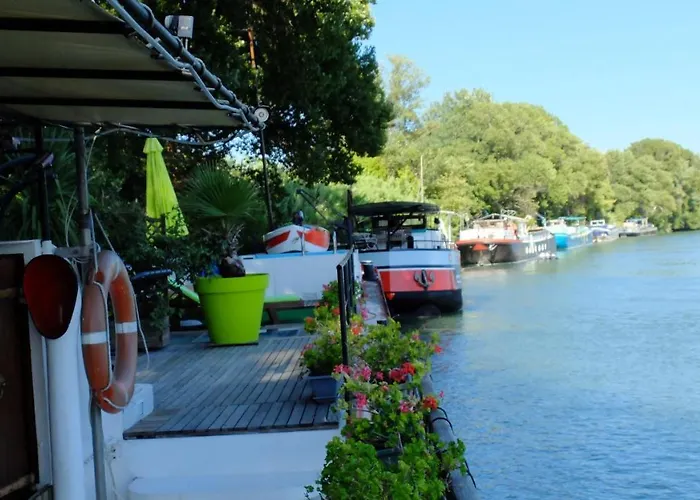 Bed and Breakfast Péniche Le Hasard à Villeneuve-lès-Avignon