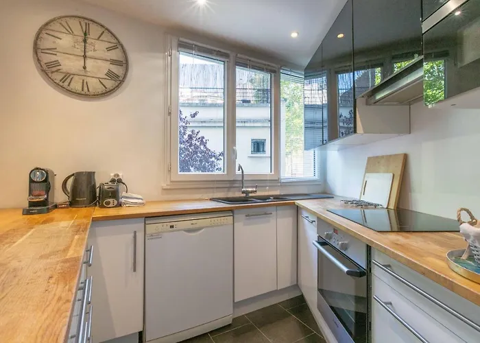 Paris City - Spacious 3 Rooms Flat For Families - 3 Minutes From Metro Station